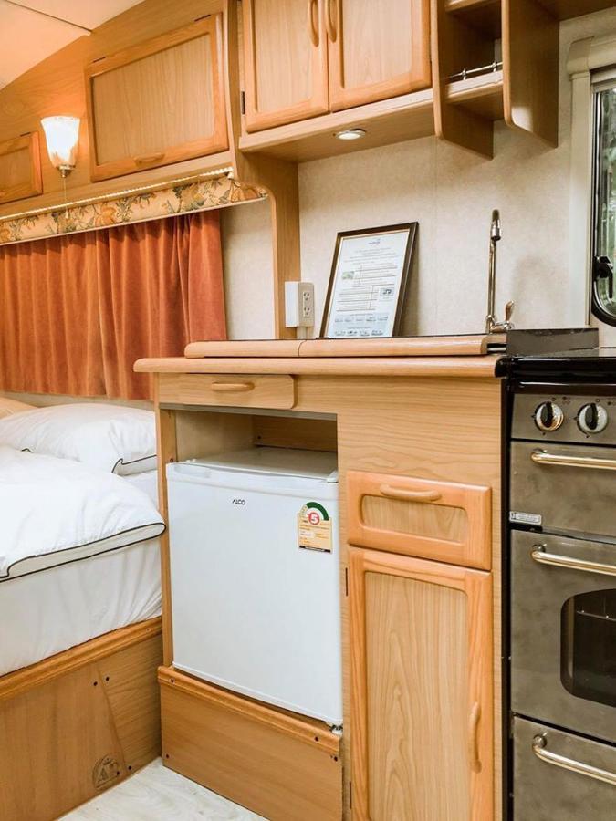 Nice Nite Campervans Phra Nakhon Si Ayutthaya Zewnętrze zdjęcie