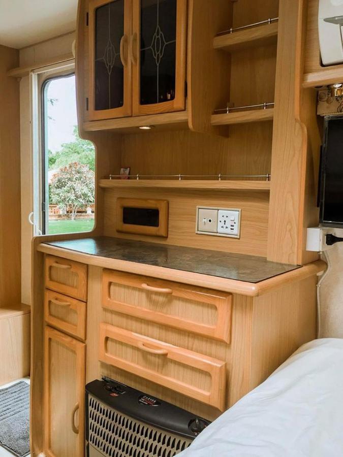 Nice Nite Campervans Phra Nakhon Si Ayutthaya Zewnętrze zdjęcie